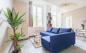 Appartement Lumineux Avec Cour